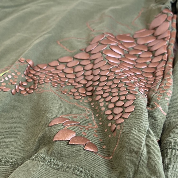 HM 3-D scale dinosaur shirt long sleeve - Picture 3 of 3